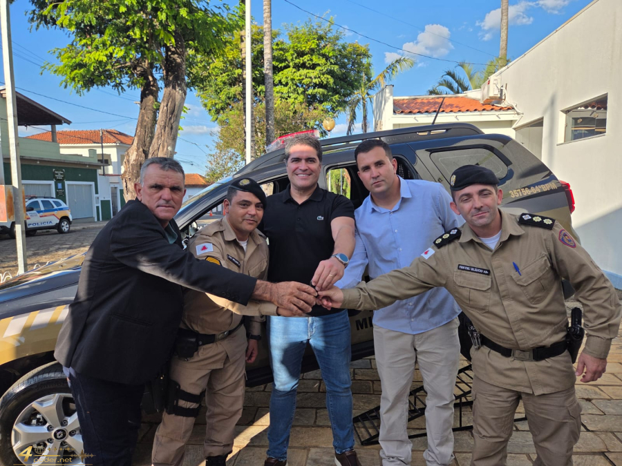 Entrega de nova viatura em Fama, impulsionada por emenda de Newton Cardoso Jr. (MDB), reforça parceria de vereadores, lideranças e o novo comandante do 64° BPM no fortalecimento da segurança pública.