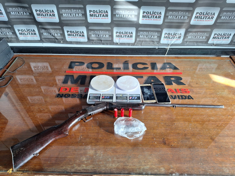 Polícia Militar cumpre mandado de busca e apreensão e prende homem por posse ilegal de arma e drogas em Carvalhópolis