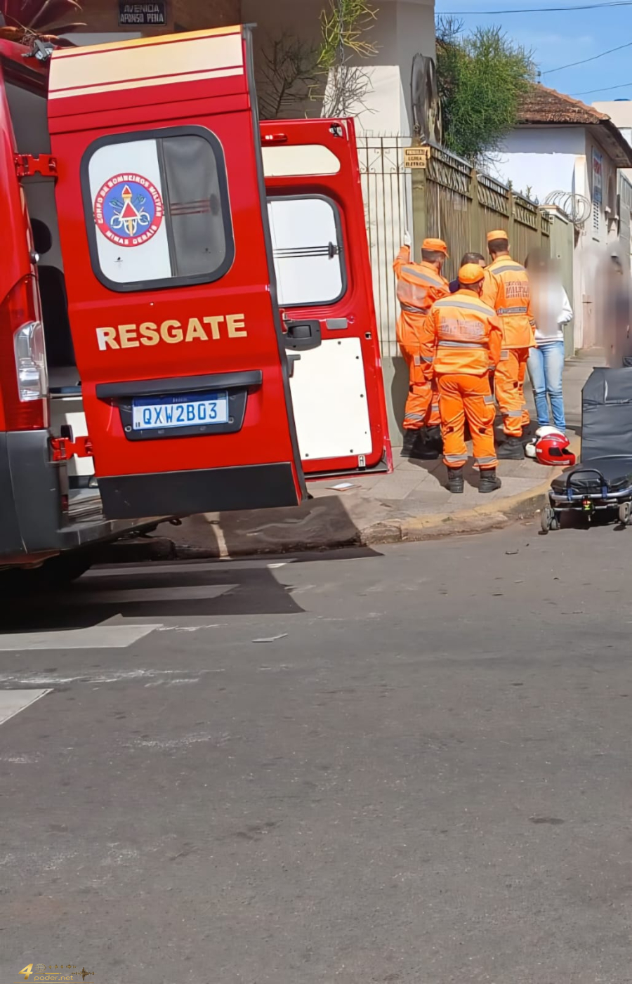 Colisão entre caminhão e moto deixa homem ferido em Alfenas