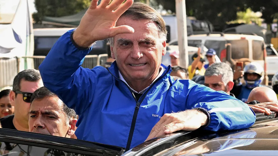 PGR pede reforço policial no entorno da casa de Bolsonaro
