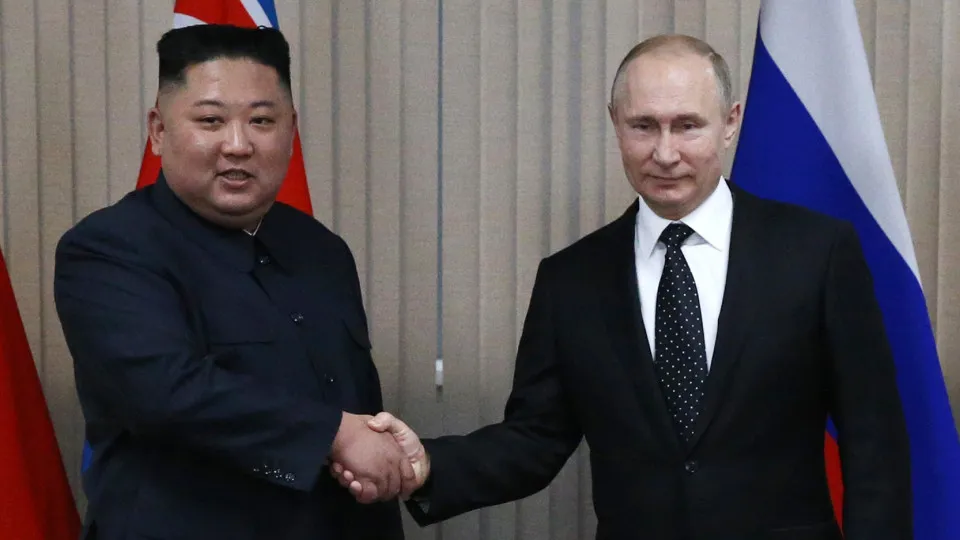 Kim Jong-un diz a Putin que 'certamente' ajudará Rússia se necessário