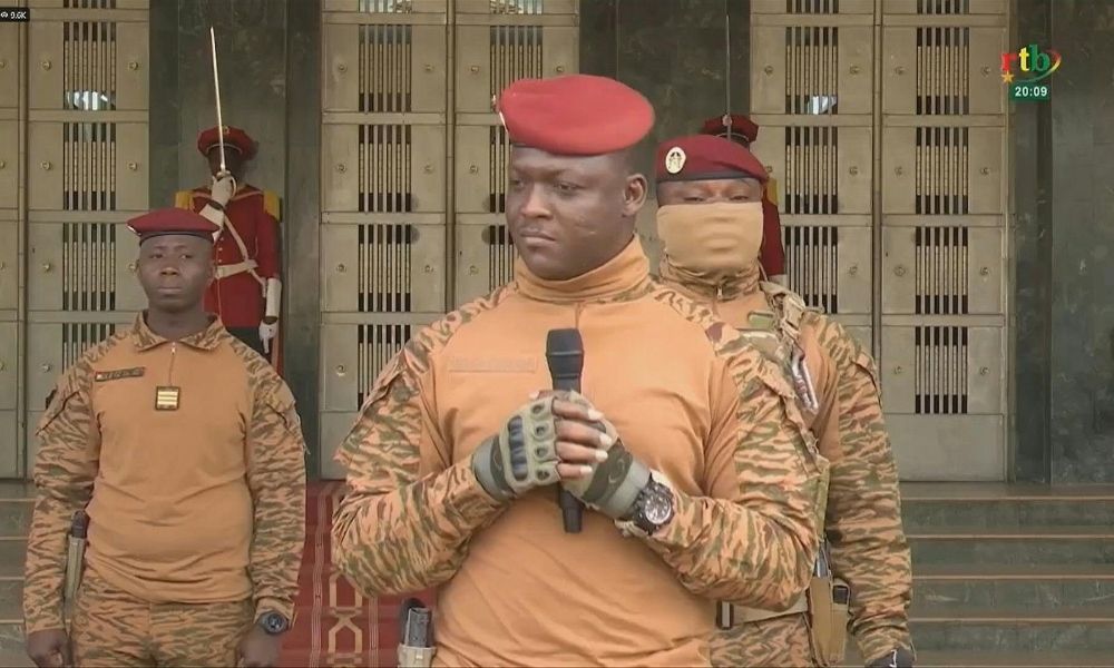 Burkina Faso aprova lei que proíbe homossexualidade e estabelece penas de prisão a infratores