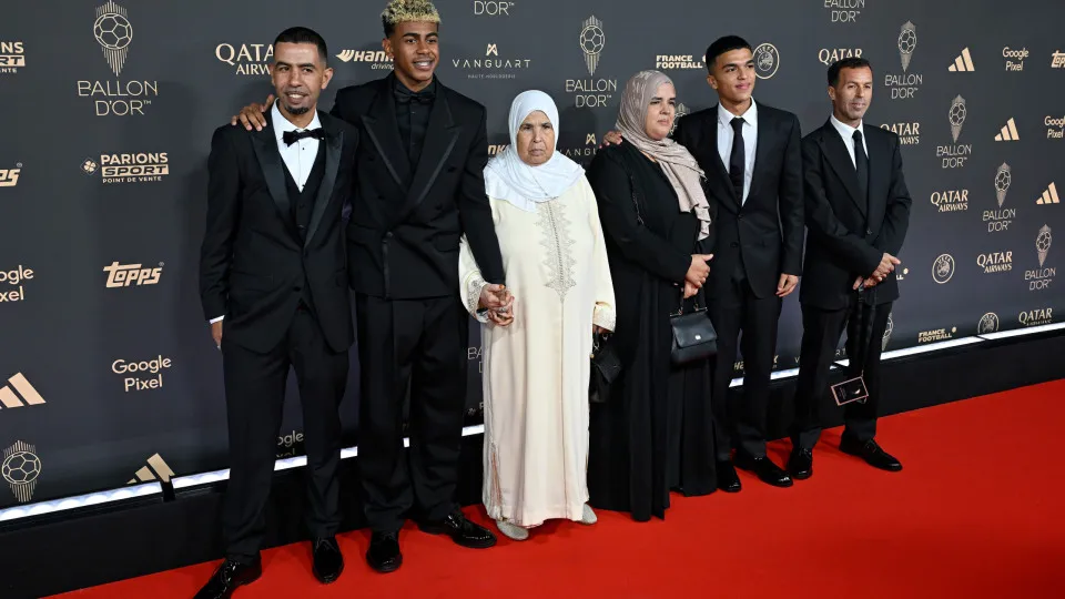 Pai de Lamine Yamal protesta após Bola de Ouro: "Não digo roubo, mas..."