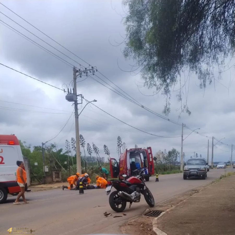  Mulher fica ferida em colisão entre motocicletas na Avenida Lincoln Westin, em Alfenas